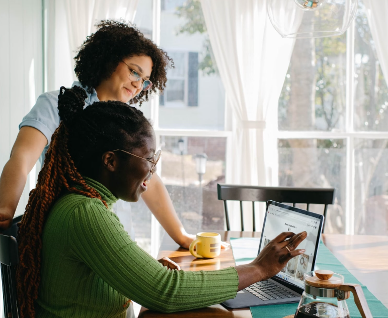 לוח תקשורת עם כפתורים צבעוניים